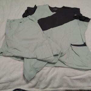 Butter Soft plus size scrub matching set size 3x.